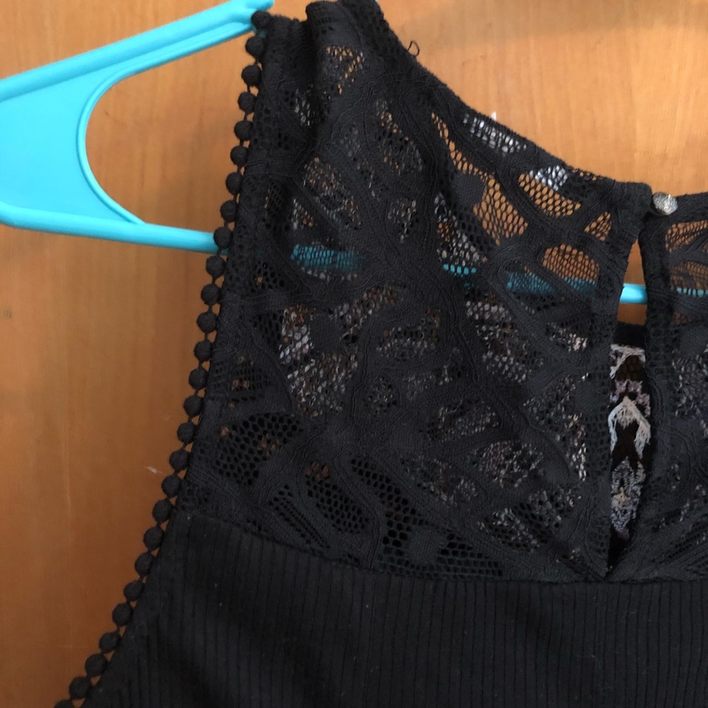 🌟3/$20 Embroidered Tank-top - Picture 6 of 6